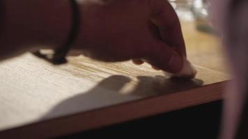 applying oil on a wooden oak board with a sponge video