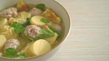 Omelettesuppe mit Hackfleisch video