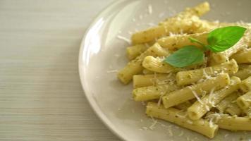 pesto rigatoni penne pasta med ost video