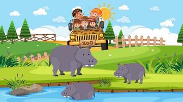 zoológico en escena diurna con muchos niños viendo grupo de hipopótamos