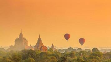 Paisaje urbano de Bagan de Myanmar en Asia foto