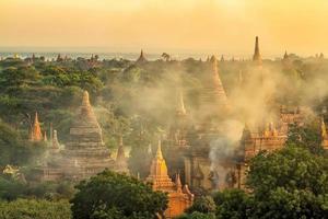 Paisaje urbano de Bagan de Myanmar en Asia foto