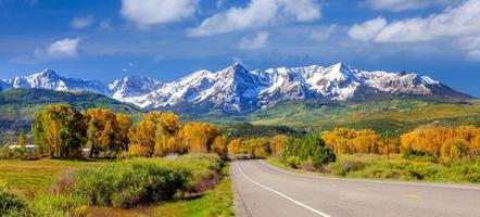 Temporada de otoño en el campo en Colorado, EE. UU. foto