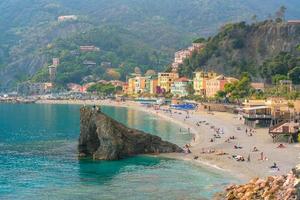 Monterosso al Mare, antiguos pueblos costeros de Cinque Terre en Italia foto