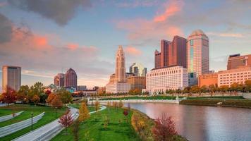 vista del horizonte del centro de la ciudad de columbus ohio foto