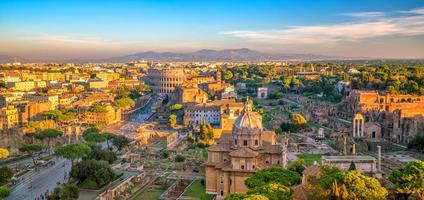 Vista superior del horizonte de la ciudad de Roma desde castel sant'angelo foto