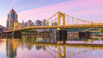 El horizonte del centro de la ciudad de Pittsburgh, EE. foto