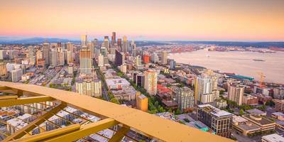 El horizonte del centro de la ciudad de Seattle paisaje urbano en el estado de Washington, EE. foto