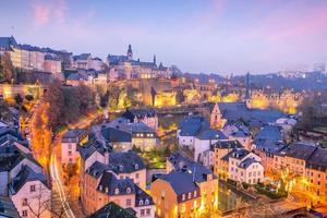 Horizonte del casco antiguo de la ciudad de Luxemburgo desde la vista superior foto