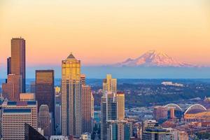 El horizonte del centro de la ciudad de Seattle paisaje urbano en el estado de Washington, EE. foto