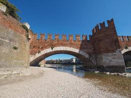 Puente de castelvecchio también conocido como puente scaliger en Verona foto