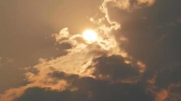 Imagens de alta definição timelapse do nascer e do pôr do sol na hora de ouro. t video