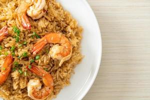 Garlic fried rice with shrimps or prawns photo