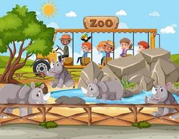 Los niños en el coche turístico viendo grupo de rinocerontes en la escena del zoológico vector