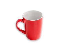 taza roja para bebida caliente con trazado de recorte. taza de café foto