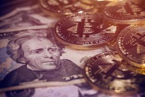 bitcoin y dólar, comprar bitcoin, intercambio de bitcoins foto