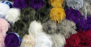 Rollos de tela industrial de material textil colorido de algodón foto