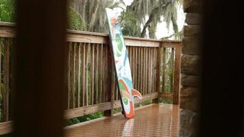 een wakeboard in de regen.