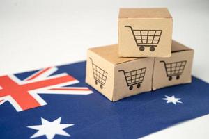 Caja con logotipo de carrito de compras y bandera de Australia, importación y exportación. foto