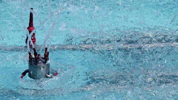 fuente en una piscina de agua video