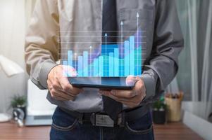 gráfico de cotizaciones empresario gráfico de inversión crecimiento foto