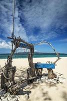 La famosa vista de la playa de Puka en el paraíso tropical de la isla de Boracay en Filipinas