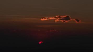 images haute définition du lever et du coucher du soleil timelapse à l'heure d'or. video