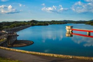 paisaje del segundo embalse de baoshan ubicado en el condado de hsinchu, taiwán foto