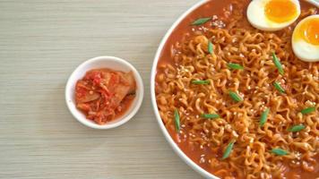 Korean instant noodles with boiled egg video