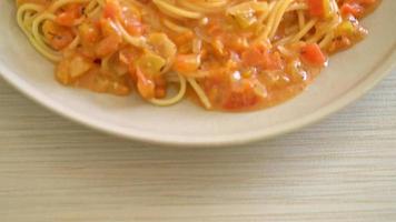 Spaghetti pasta pink sauce video