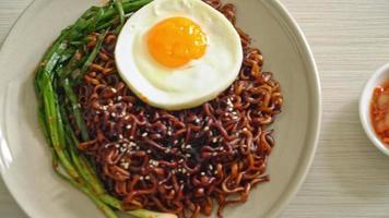 Dried Korean instant noodles with fried egg video