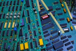 Detalle de componentes de PCB de placa de circuito electrónico foto
