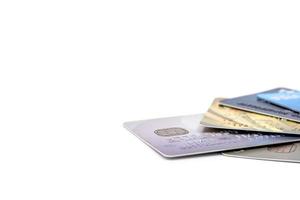 Grupo de tarjetas de crédito bancarias sobre fondo blanco. foto