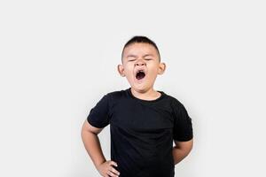 Foto de estudio de niño de retrato divertido.