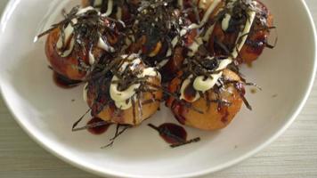 takoyaki ballen knoedel of octopus ballen in Japanse stijl video