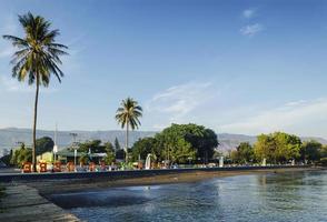 Paseo marítimo de la ciudad de Dili central en Timor Oriental foto