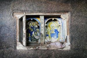 El interior de la antigua iglesia ortodoxa etíope paredes pintadas en Gondar Etiopía foto