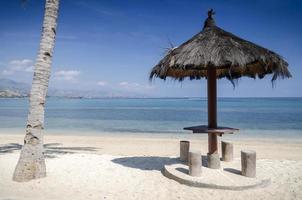 Areia branca tropical beach view y costa cerca de Dili en Timor Oriental foto