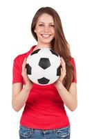 chica atlética sosteniendo un balón de fútbol foto
