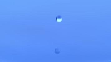 Wassertropfen in Zeitlupe, aufgenommen auf Phantom Flex 4k bei 1000 fps video