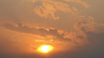 images haute définition du lever et du coucher du soleil timelapse à l'heure d'or. video