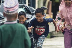 sorong, papua, indonesia 2021- la gente celebra el día de la independencia de indonesia con varios concursos foto