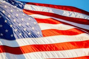 La bandera de los Estados Unidos de América en un día soleado foto