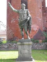 estatua romana en turín, italia foto