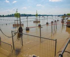 Inundación del río Rin en Mainz, Alemania foto