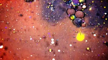 coloridas esferas de pintura acrílica y de alimentos extendidas video