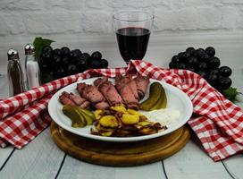 Roast beef with fried potatoes and remoulade photo