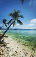 Playa exótica en diniwid en la zona tropical de Boracay, Filipinas foto