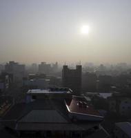 Horizonte del centro de Taiwán durante la mañana. foto