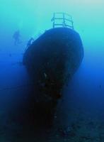 naufragio del barco boga. mundo submarino de bali foto